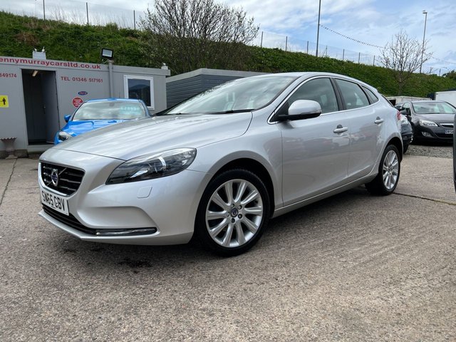 2015 65 Volvo V40 2.0 D2 SE LUX NAV 5d 118 BHP