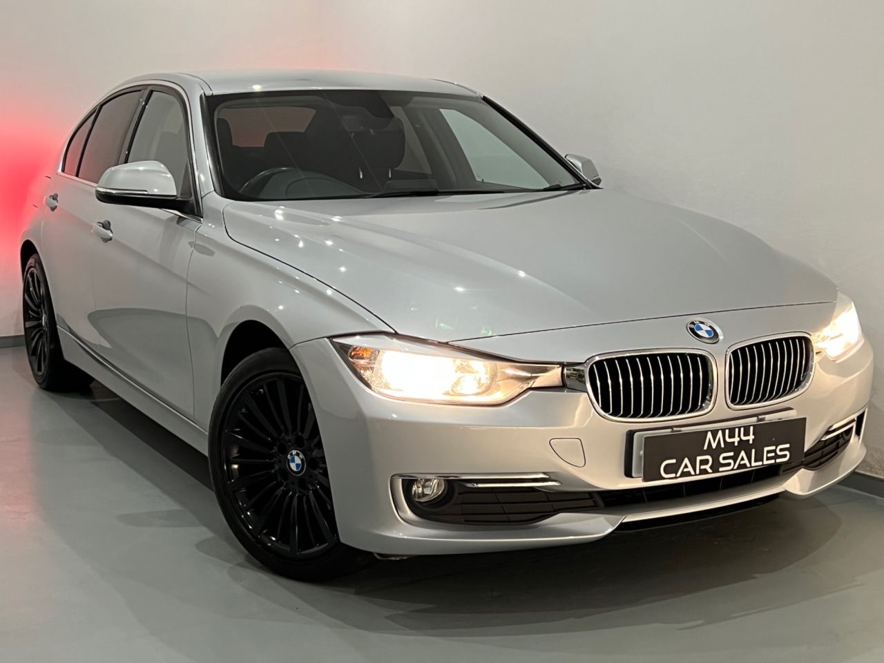 2014 BMW 3 Series 318d Luxury £9,500