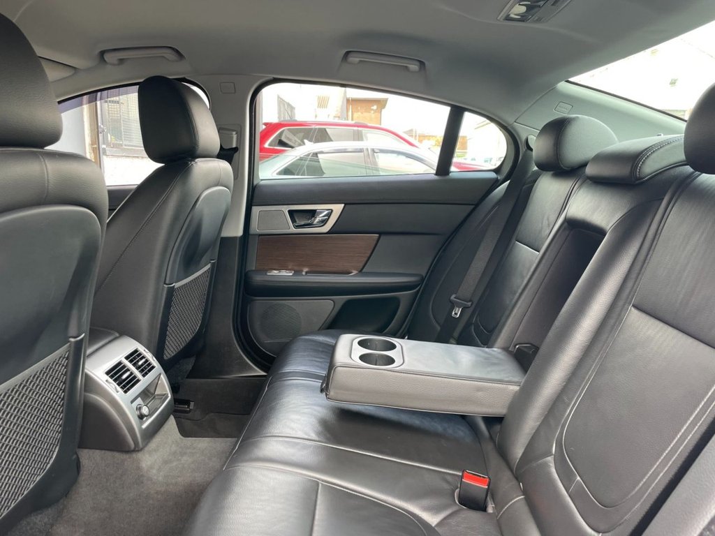 USED 2013 63 JAGUAR XF 3.0 D V6 LUXURY 4d 240 BHP 