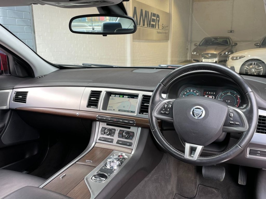 USED 2013 63 JAGUAR XF 3.0 D V6 LUXURY 4d 240 BHP 