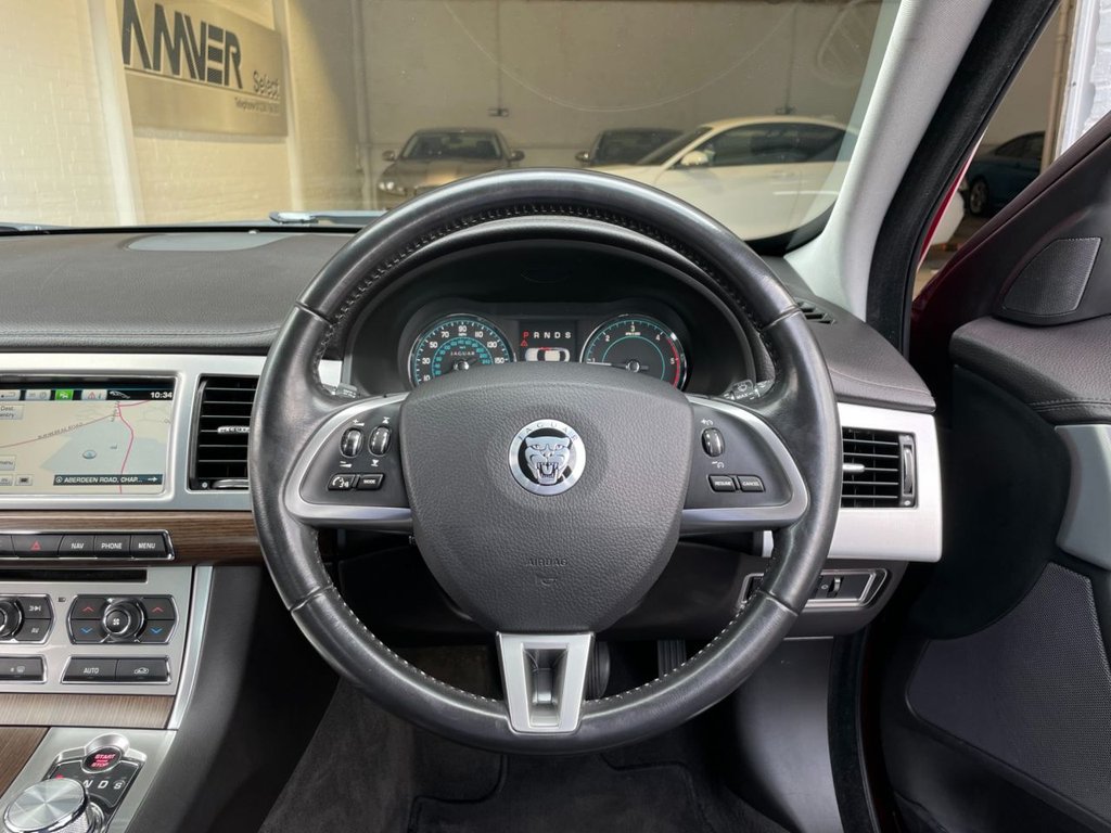 USED 2013 63 JAGUAR XF 3.0 D V6 LUXURY 4d 240 BHP 