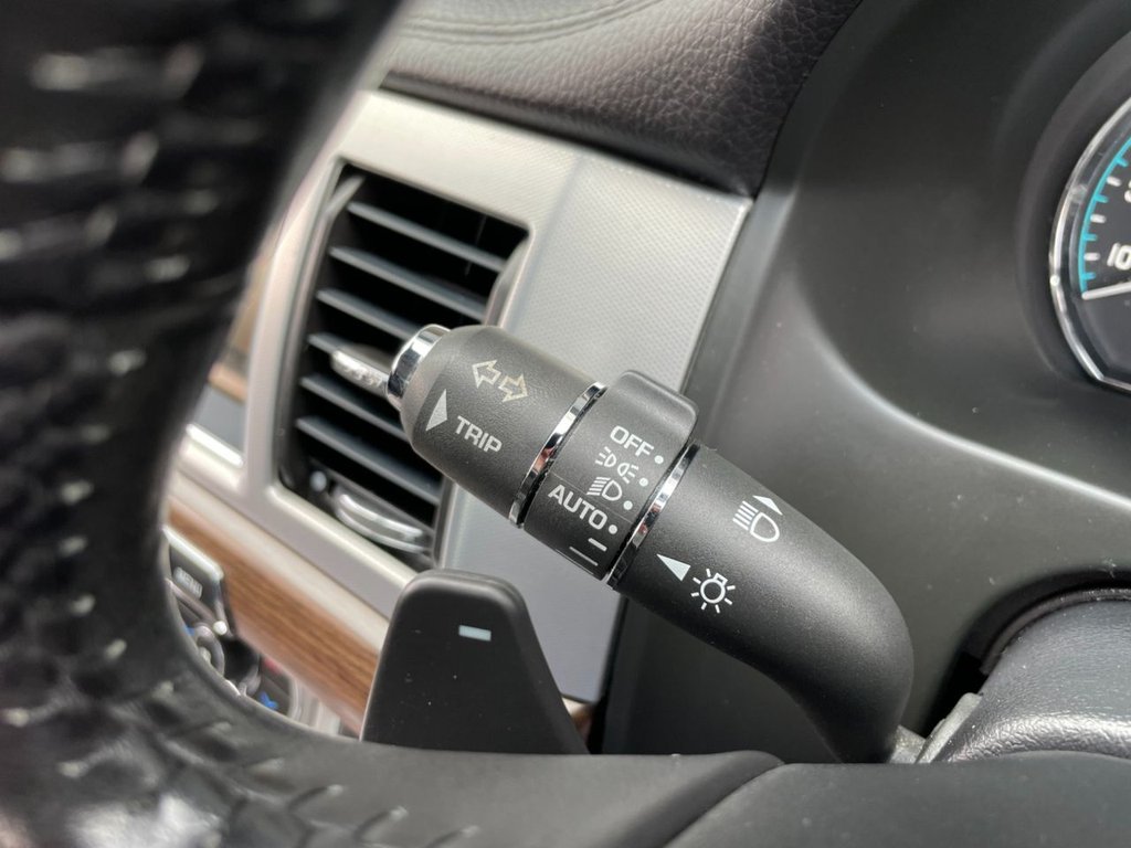 USED 2013 63 JAGUAR XF 3.0 D V6 LUXURY 4d 240 BHP 