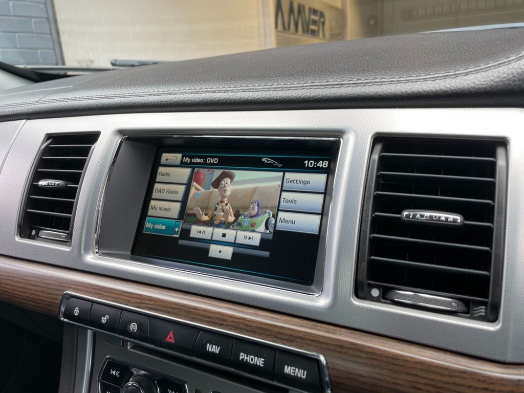 USED 2013 63 JAGUAR XF 3.0 D V6 LUXURY 4d 240 BHP 