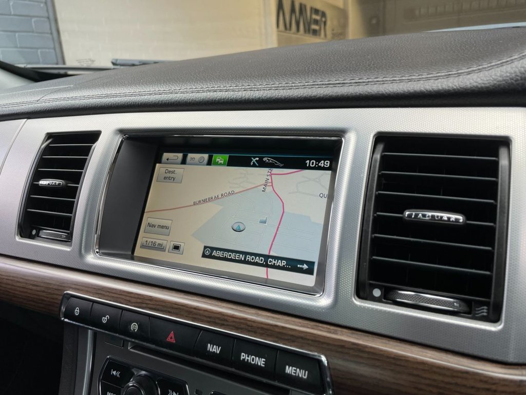 USED 2013 63 JAGUAR XF 3.0 D V6 LUXURY 4d 240 BHP 