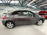 USED 2010 59 TOYOTA AURIS 1.6 SR VALVEMATIC 5d 132 BHP 