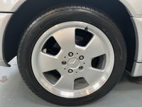 USED 2001 Y MERCEDES-BENZ SL 2.8 SL280 2dr CHERISHED EXAMPLE. LOW MILES.