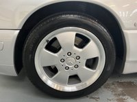USED 2001 Y MERCEDES-BENZ SL 2.8 SL280 2dr CHERISHED EXAMPLE. LOW MILES.