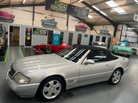 USED 2001 Y MERCEDES-BENZ SL 2.8 SL280 2dr CHERISHED EXAMPLE. LOW MILES.