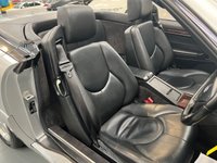 USED 2001 Y MERCEDES-BENZ SL 2.8 SL280 2dr CHERISHED EXAMPLE. LOW MILES.