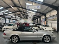 USED 2001 Y MERCEDES-BENZ SL 2.8 SL280 2dr CHERISHED EXAMPLE. LOW MILES.