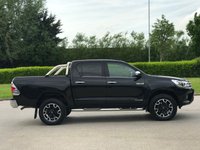 USED 2017 67 TOYOTA HI-LUX 2.4 INVINCIBLE X 4WD D-4D DCB 148 BHP FULL LEATHER + SAT NAV ** NO VAT **
