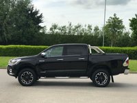 USED 2017 67 TOYOTA HI-LUX 2.4 INVINCIBLE X 4WD D-4D DCB 148 BHP FULL LEATHER + SAT NAV ** NO VAT **