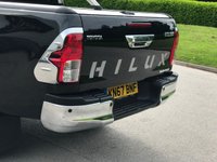 USED 2017 67 TOYOTA HI-LUX 2.4 INVINCIBLE X 4WD D-4D DCB 148 BHP FULL LEATHER + SAT NAV ** NO VAT **
