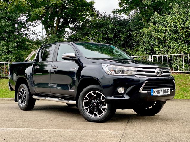 2017 67 Toyota HI-Lux 2.4 INVINCIBLE X 4WD D-4D DCB 148 BHP