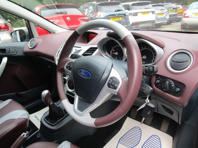 2010 59 Ford Fiesta 1.4 TITANIUM INDIVIDUAL 5d 96 BHP *FULL LEATHER*