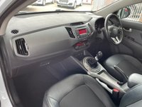 USED 2015 65 KIA SPORTAGE 1.6 2 ISG 5d 133 BHP GENUINE LOW MILES, 2 KEYS SUPPLIED, FULL SERVICE HISTORY, GLASS PAN ROOF, DIAMOND CUT ALLOYS