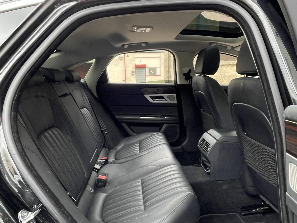USED 2017 17 JAGUAR XF 2.0 D PORTFOLIO 4d 177 BHP 
