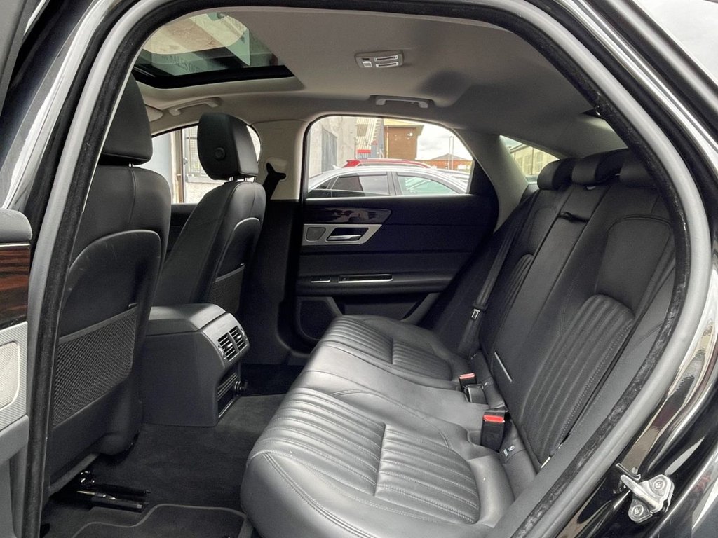 USED 2017 17 JAGUAR XF 2.0 D PORTFOLIO 4d 177 BHP 