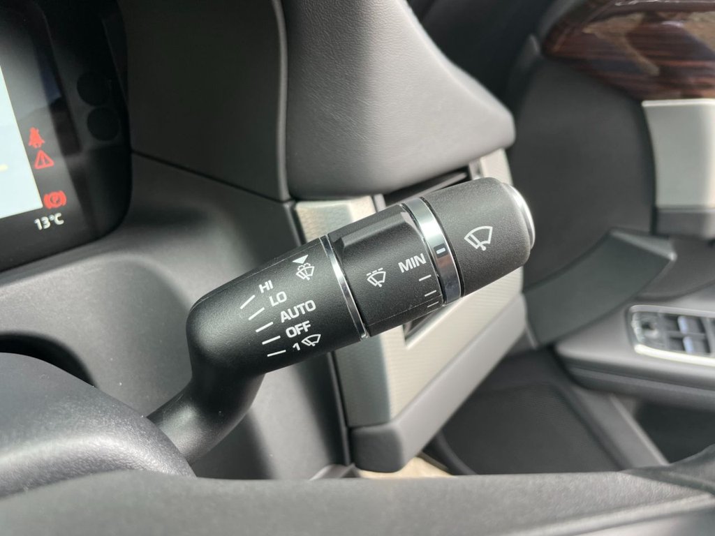 USED 2017 17 JAGUAR XF 2.0 D PORTFOLIO 4d 177 BHP 