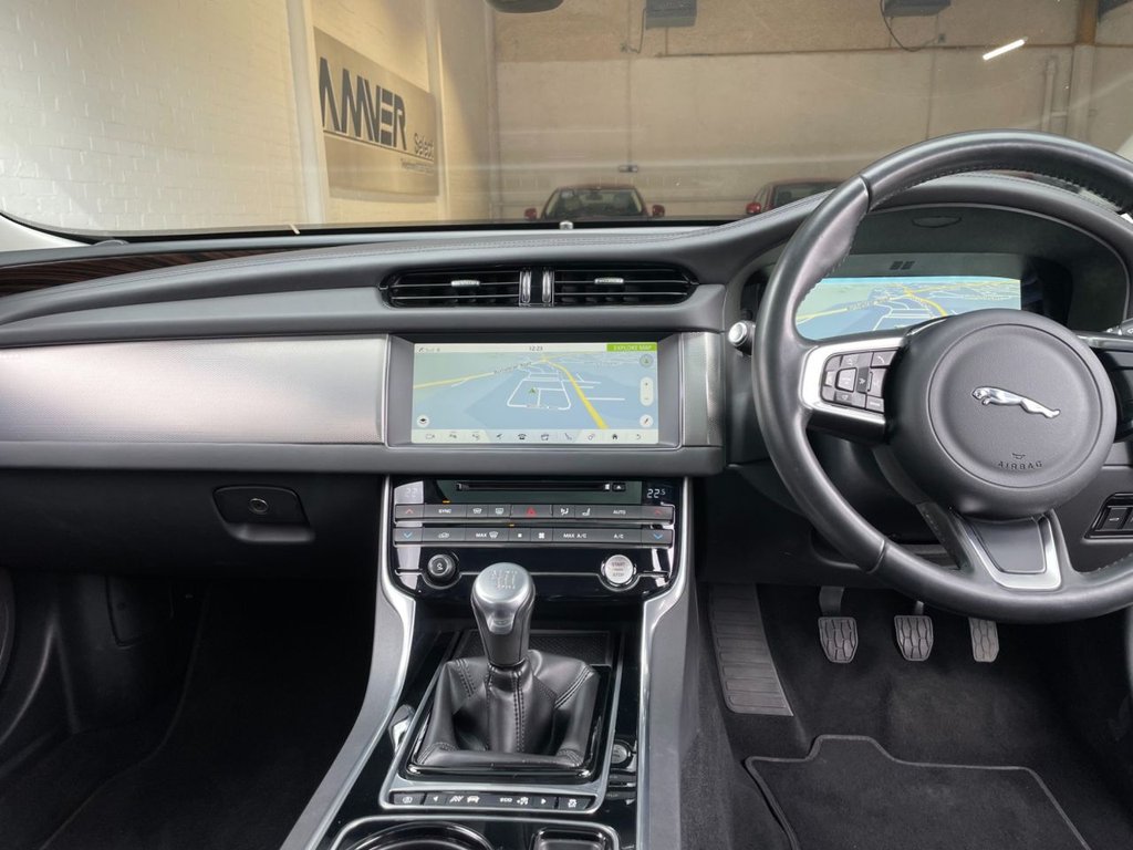 USED 2017 17 JAGUAR XF 2.0 D PORTFOLIO 4d 177 BHP 