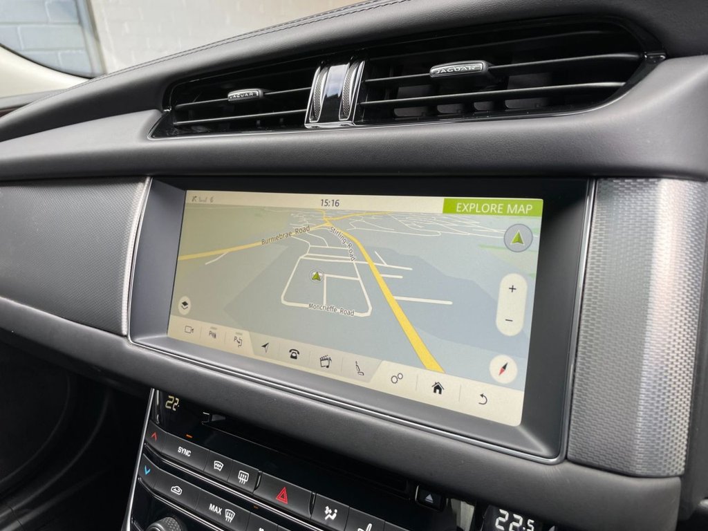 USED 2017 17 JAGUAR XF 2.0 D PORTFOLIO 4d 177 BHP 
