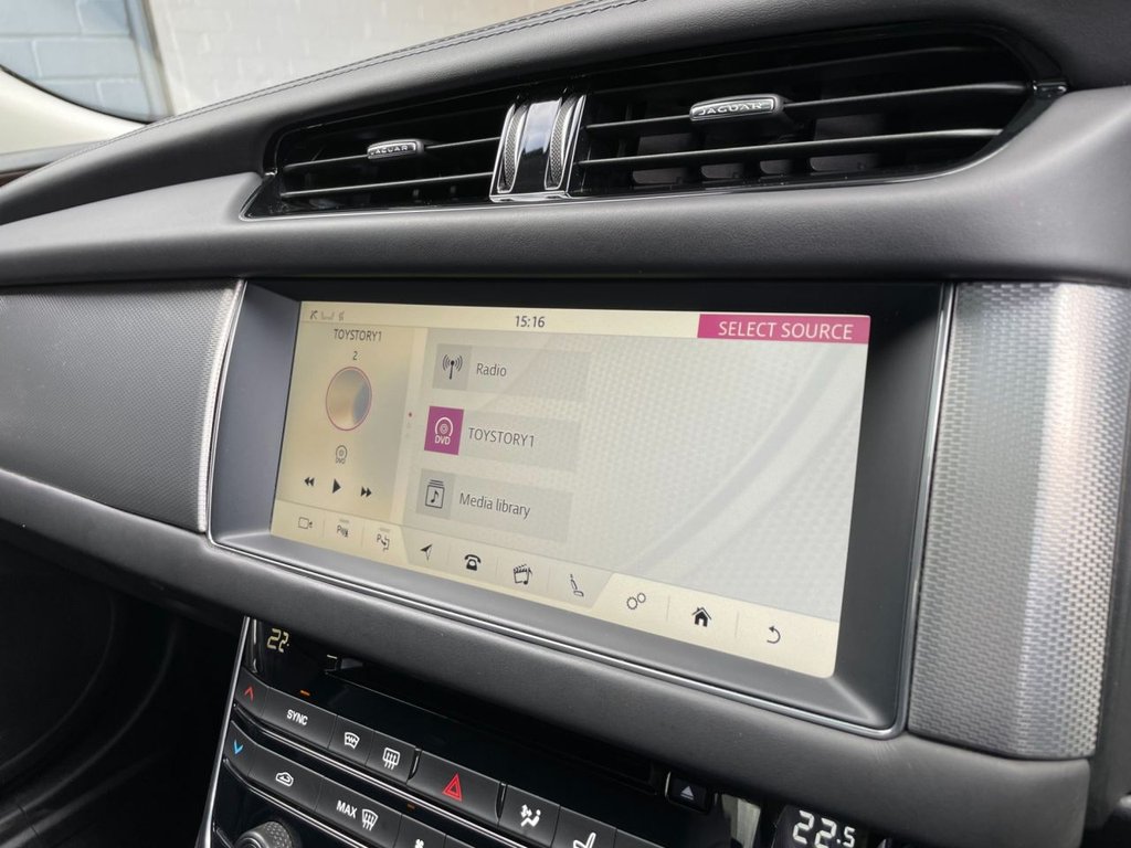 USED 2017 17 JAGUAR XF 2.0 D PORTFOLIO 4d 177 BHP 