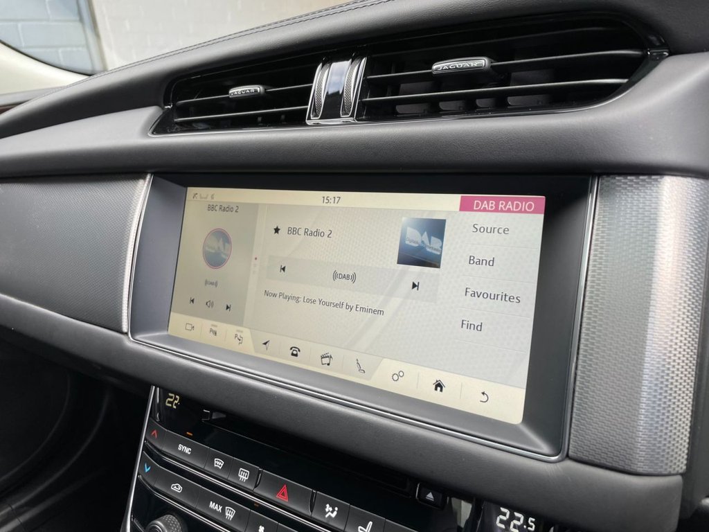 USED 2017 17 JAGUAR XF 2.0 D PORTFOLIO 4d 177 BHP 