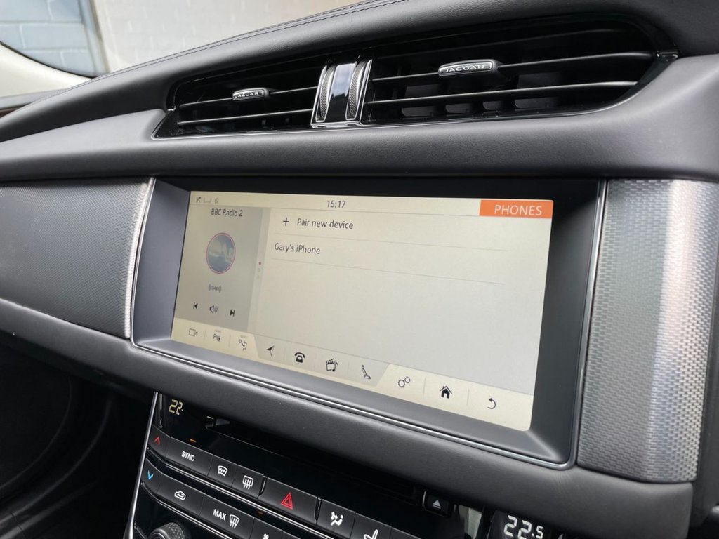 USED 2017 17 JAGUAR XF 2.0 D PORTFOLIO 4d 177 BHP 