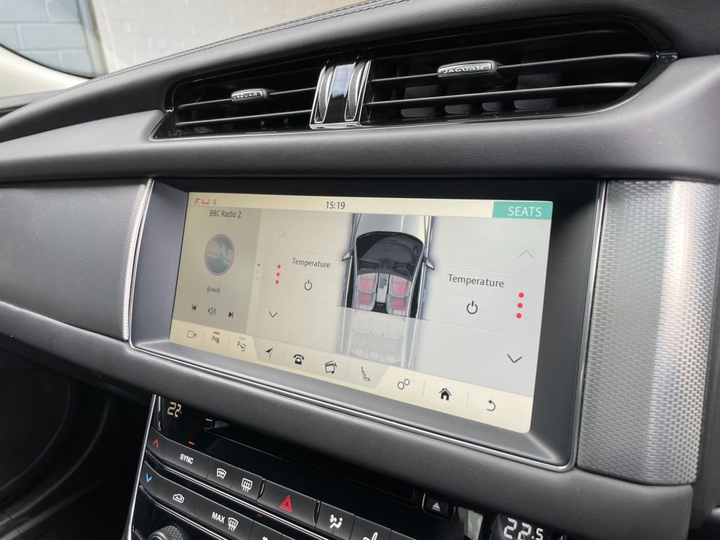 USED 2017 17 JAGUAR XF 2.0 D PORTFOLIO 4d 177 BHP 