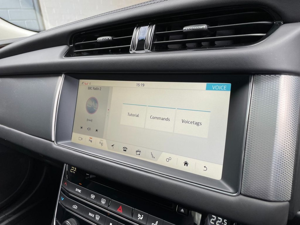 USED 2017 17 JAGUAR XF 2.0 D PORTFOLIO 4d 177 BHP 