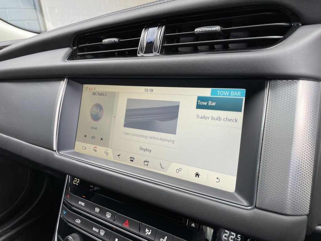 USED 2017 17 JAGUAR XF 2.0 D PORTFOLIO 4d 177 BHP 