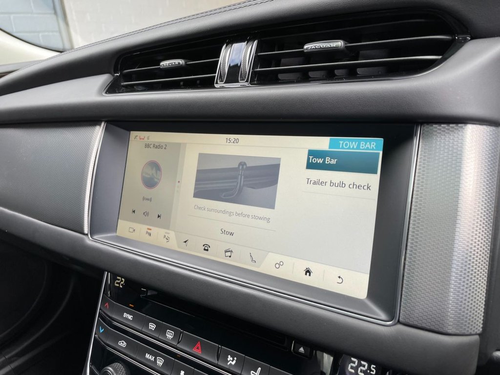 USED 2017 17 JAGUAR XF 2.0 D PORTFOLIO 4d 177 BHP 