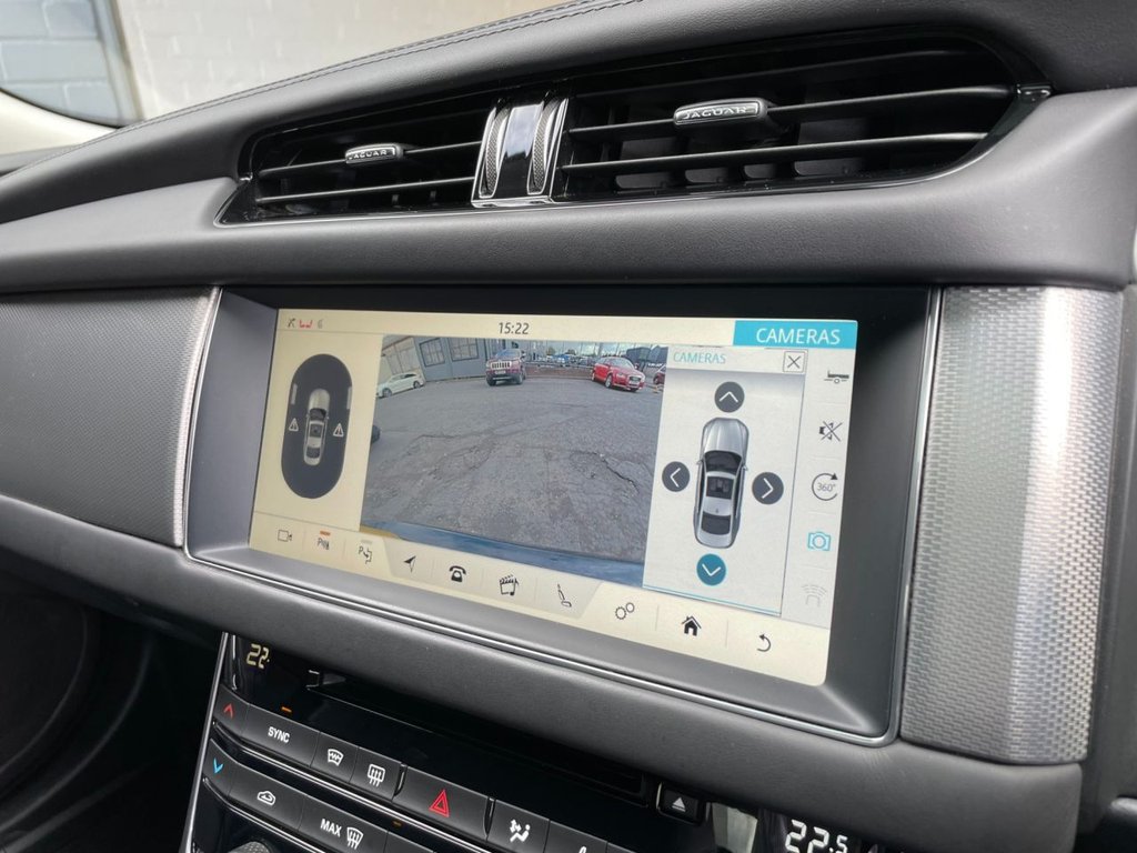 USED 2017 17 JAGUAR XF 2.0 D PORTFOLIO 4d 177 BHP 