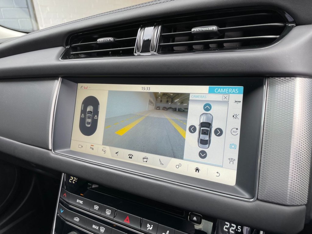 USED 2017 17 JAGUAR XF 2.0 D PORTFOLIO 4d 177 BHP 