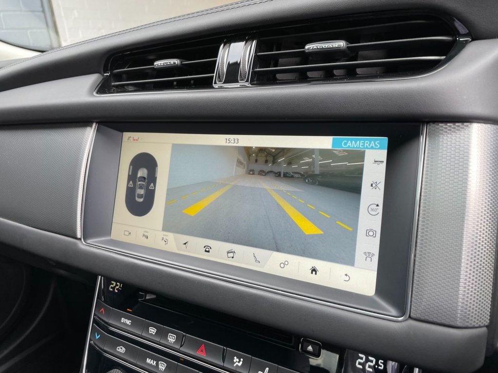 USED 2017 17 JAGUAR XF 2.0 D PORTFOLIO 4d 177 BHP 