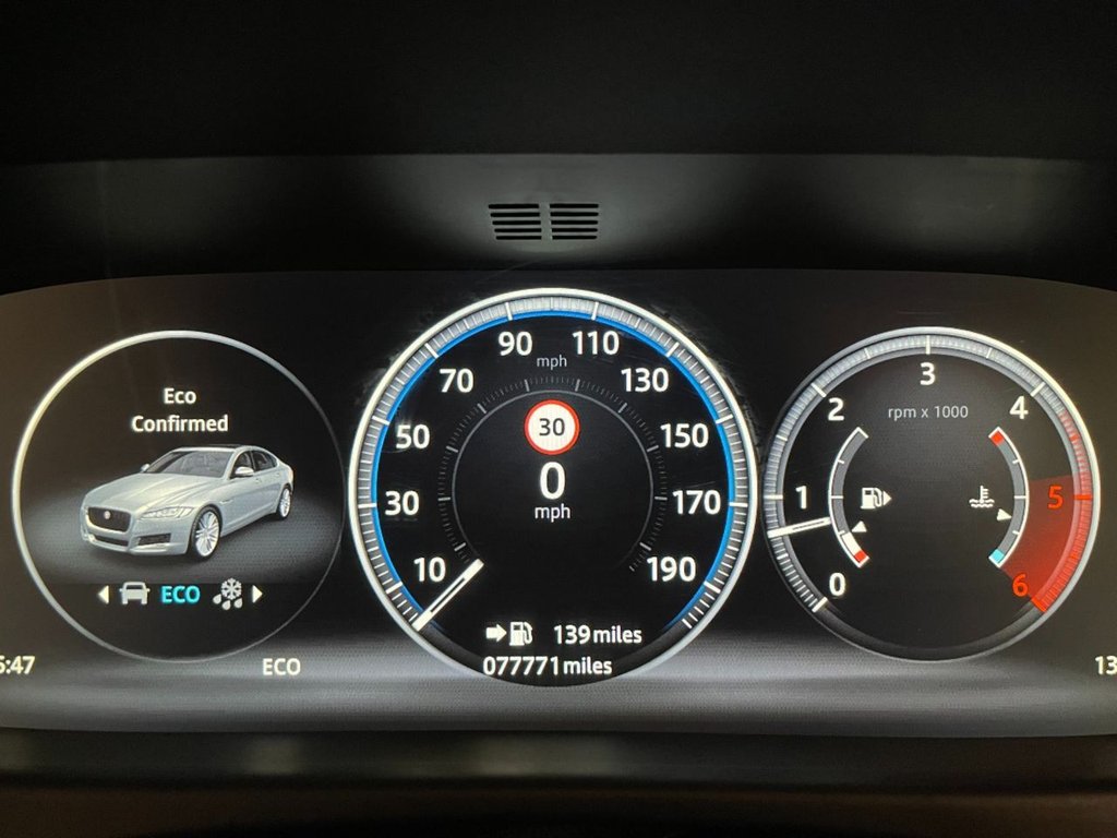 USED 2017 17 JAGUAR XF 2.0 D PORTFOLIO 4d 177 BHP 