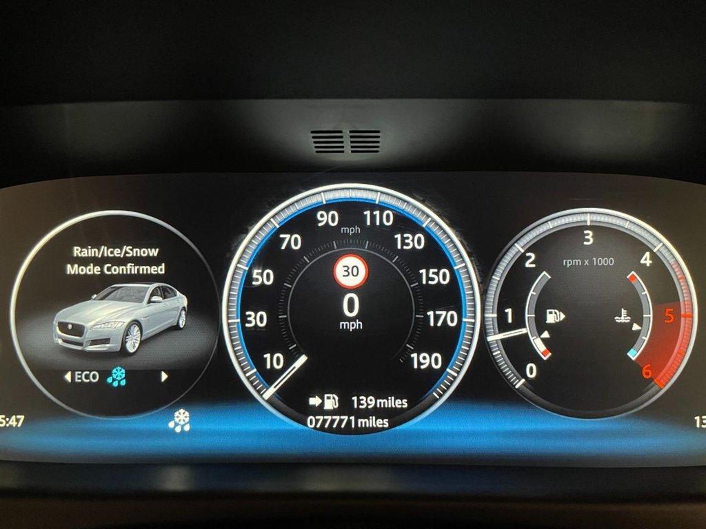 USED 2017 17 JAGUAR XF 2.0 D PORTFOLIO 4d 177 BHP 
