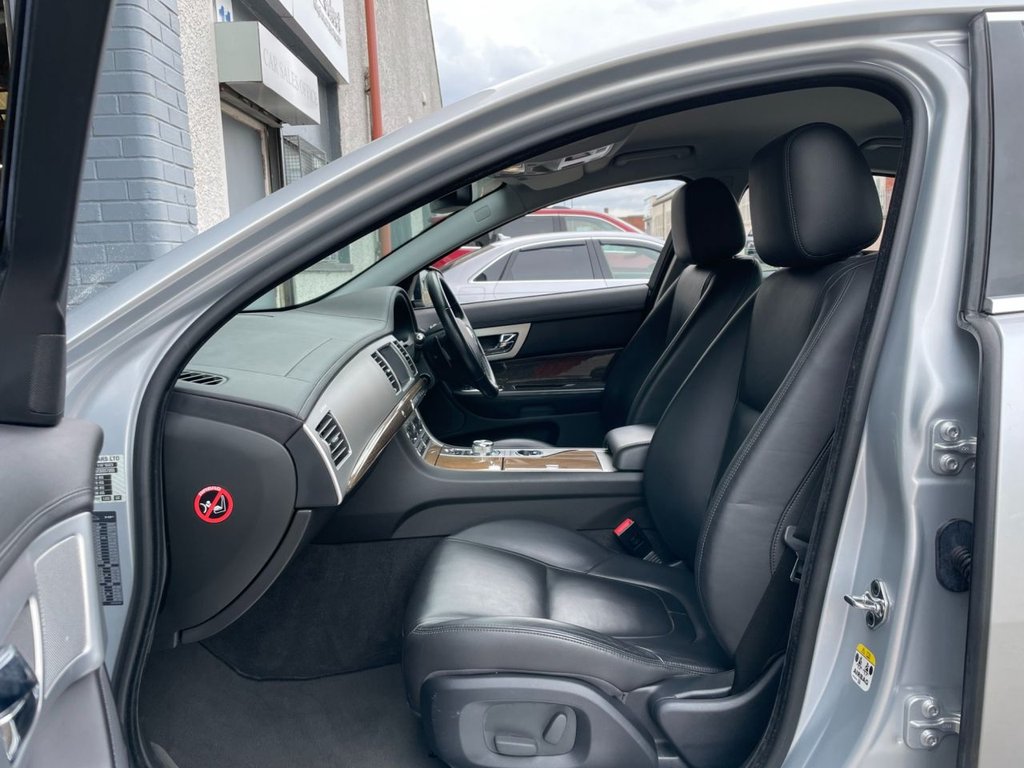 USED 2012 12 JAGUAR XF 2.2 D PREMIUM LUXURY 4d 190 BHP 