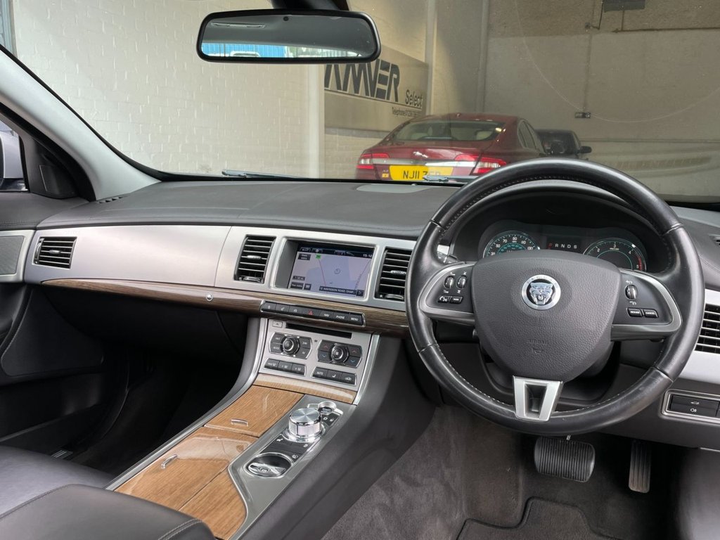 USED 2012 12 JAGUAR XF 2.2 D PREMIUM LUXURY 4d 190 BHP 