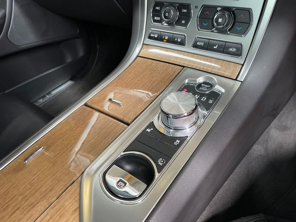 USED 2012 12 JAGUAR XF 2.2 D PREMIUM LUXURY 4d 190 BHP 