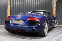 USED 2013 13 AUDI R8 4.2 SPYDER V8 QUATTRO 2d 424 BHP LOW MILEAGE STUNNING R8 SPYDER IN ESTORIL BLUE