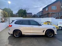USED 2020 20 BMW X5 3.0 XDRIVE30D M SPORT 5d 261 BHP SKYLOUNGE ROOF & HARMON KARDON