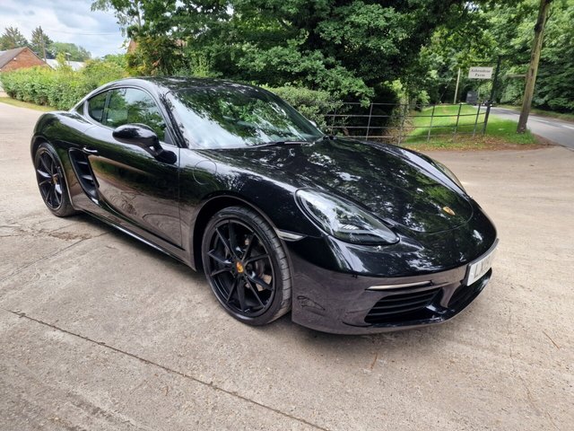 2019 19 Porsche 718 2.0 CAYMAN PDK 2d 296 BHP