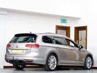 USED 2015 65 VOLKSWAGEN PASSAT 2.0L R LINE TDI BLUEMOTION TECH 4MOTION DSG 5d 237 BHP PAN ROOF + KEYLESS + LEATHER