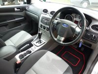 USED 2010 10 FORD FOCUS 1.6 ZETEC 5d 100 BHP www.suffolkcarcentre.co.uk - Located at Ilketshall