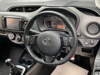 USED 2016 66 TOYOTA YARIS 1.3 VVT-I DESIGN 5d 99 BHP SAT NAV