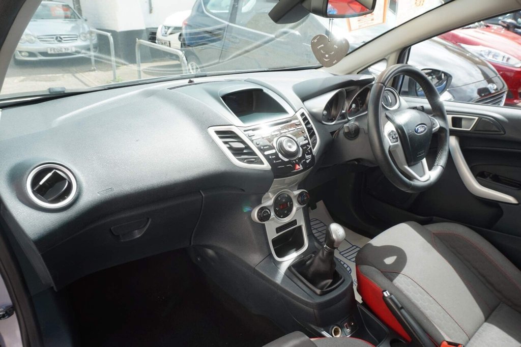 USED 2012 62 FORD FIESTA 1.4L TITANIUM TDCI 3d 69 BHP Â£20 ROAD TAX!!