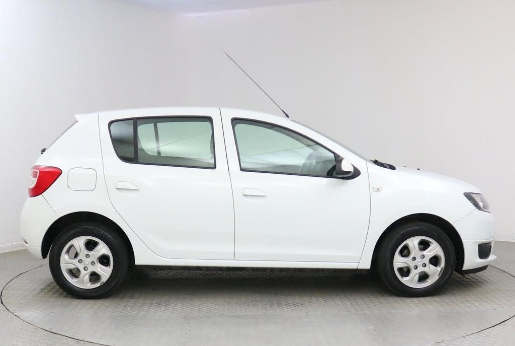 USED 2015 15 DACIA SANDERO 1.5 LAUREATE DCI 5d 90 BHP 