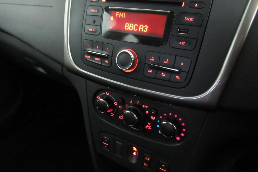 USED 2015 15 DACIA SANDERO 1.5 LAUREATE DCI 5d 90 BHP 
