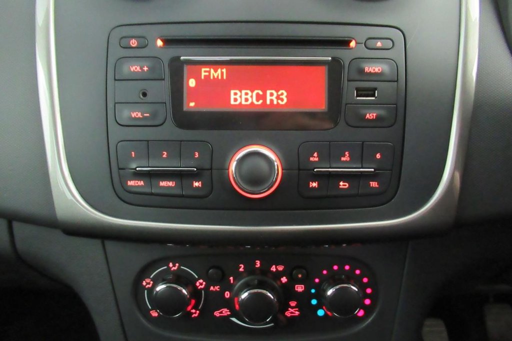 USED 2015 15 DACIA SANDERO 1.5 LAUREATE DCI 5d 90 BHP 